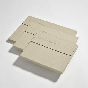 Nachhaltige Postkartons "Flachpack Green" aus Graspapier geschlossen in verschiedenen Formaten